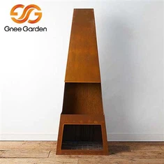 コールテンスチールの裏庭暖炉