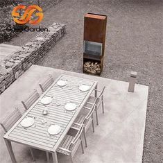 屋外のコルテンウッド暖炉